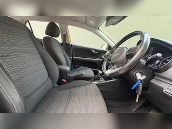 Used Kia Stonic 2021 for sale - 79428385: Photo