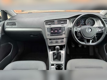 Used Volkswagen Golf 2017 for sale - 79523775: Photo