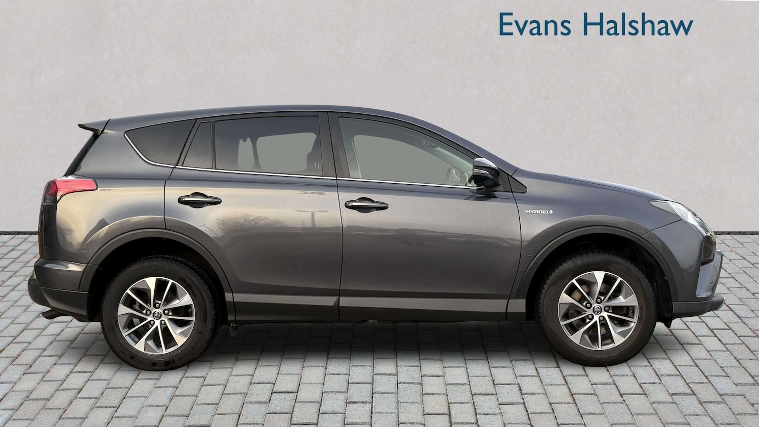 Used Toyota RAV4 2018 for sale - 77972639: Photo 2