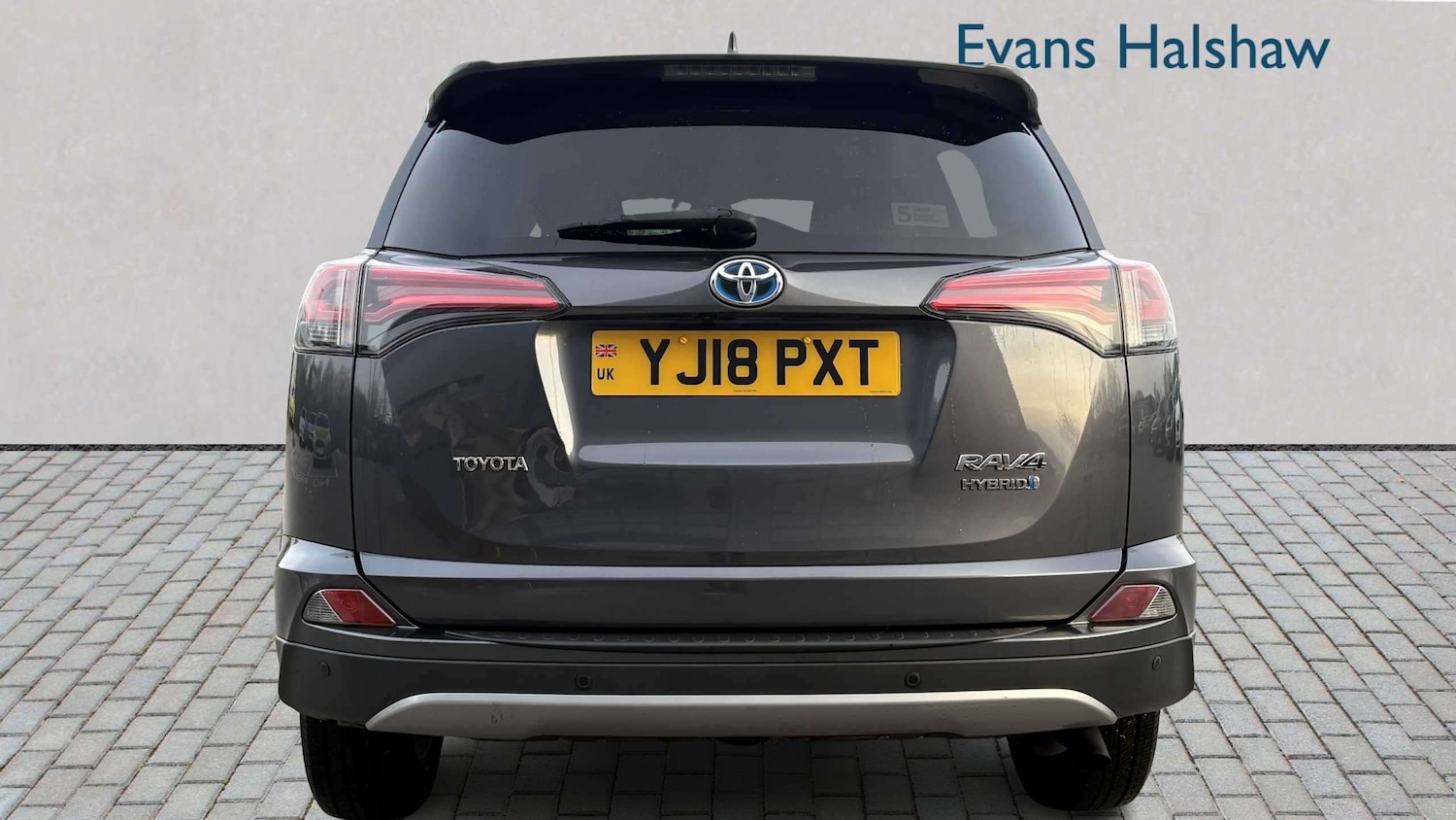 Used Toyota RAV4 2018 for sale - 77972639: Photo 3