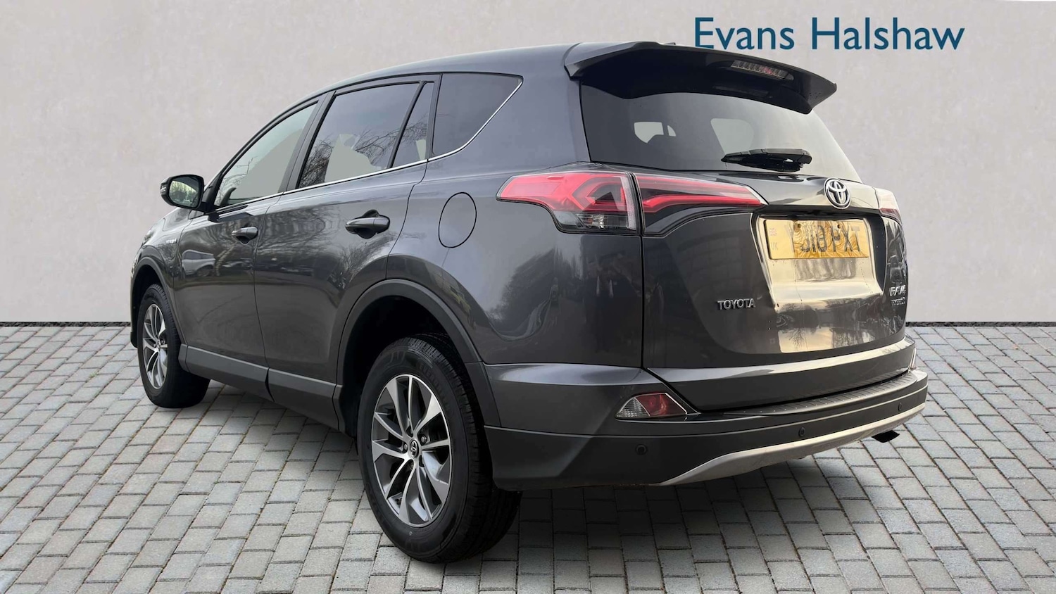 Used Toyota RAV4 2018 for sale - 77972639: Photo 4