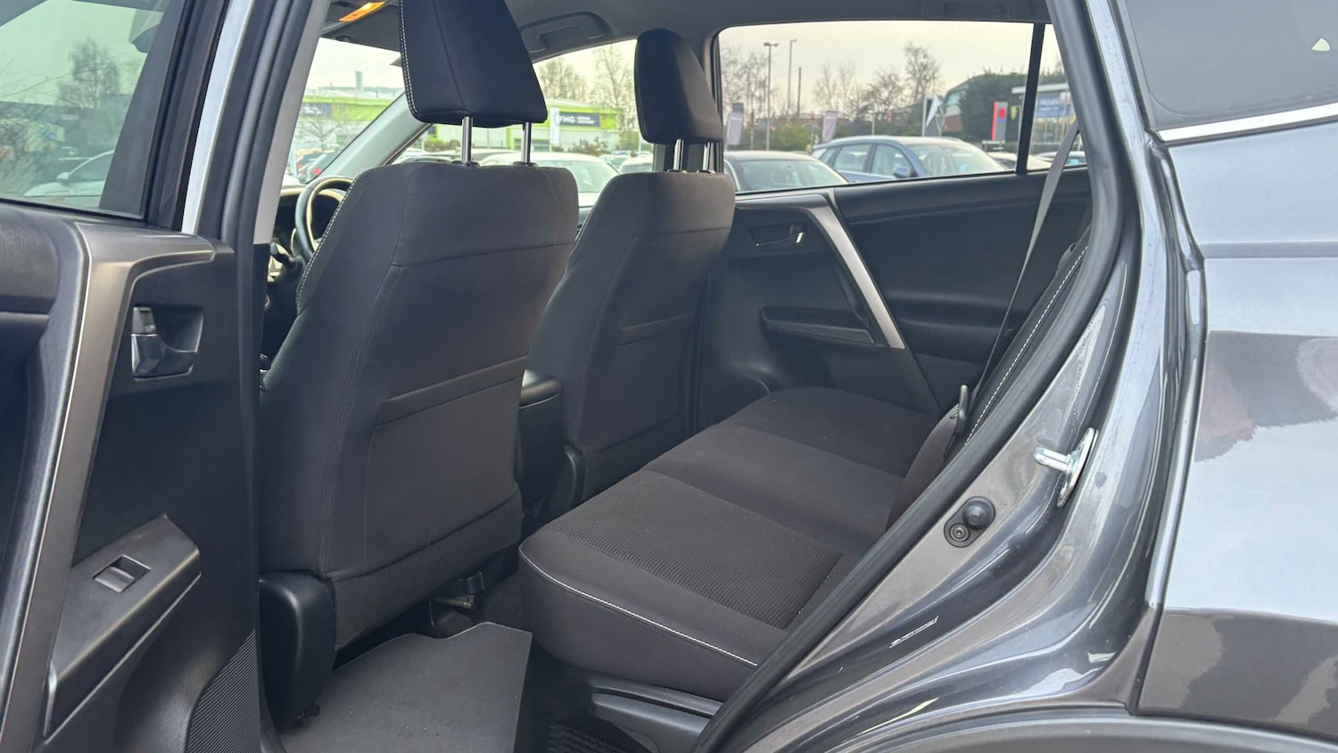 Used Toyota RAV4 2018 for sale - 77972639: Photo 8