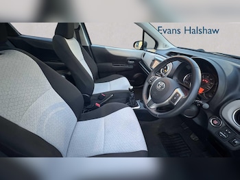 Used Toyota Yaris 2012 for sale - 77859319: Photo