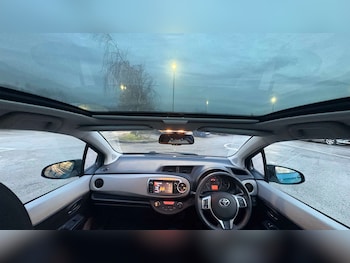 Used Toyota Yaris 2012 for sale - 77859319: Photo