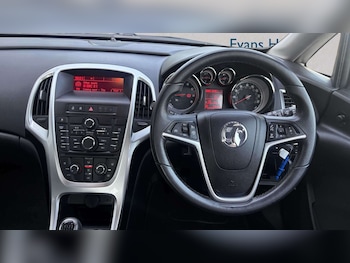 Used Vauxhall Astra 2015 for sale - 79204465: Photo