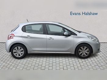 Used Peugeot 208 2015 for sale - 78937493: Photo