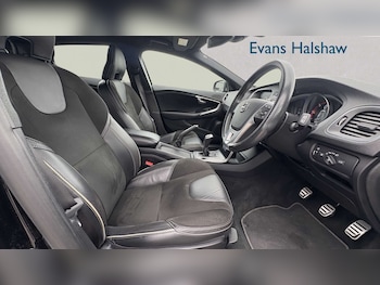 Used Volvo V40 2018 for sale - 78925290: Photo