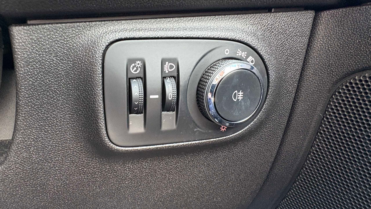 Used Vauxhall ADAM 2017 for sale - 78104350: Photo 13