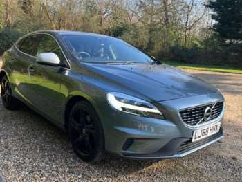Used Volvo V40 2018 for sale - 74133618: Photo