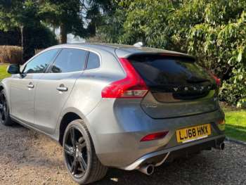 Used Volvo V40 2018 for sale - 74133618: Photo