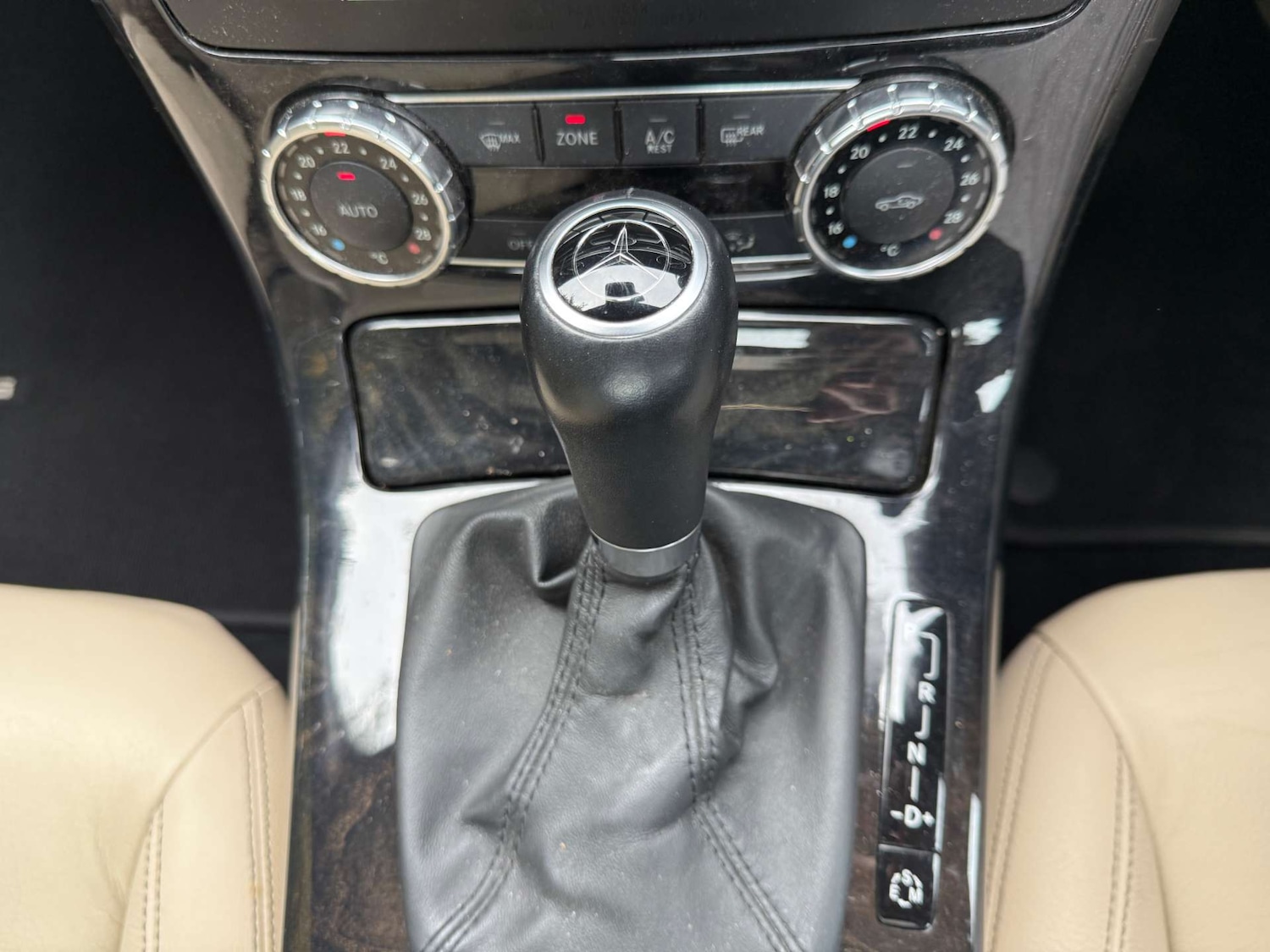 Used Mercedes-Benz SLK 2012 for sale - 76144432: Photo 10