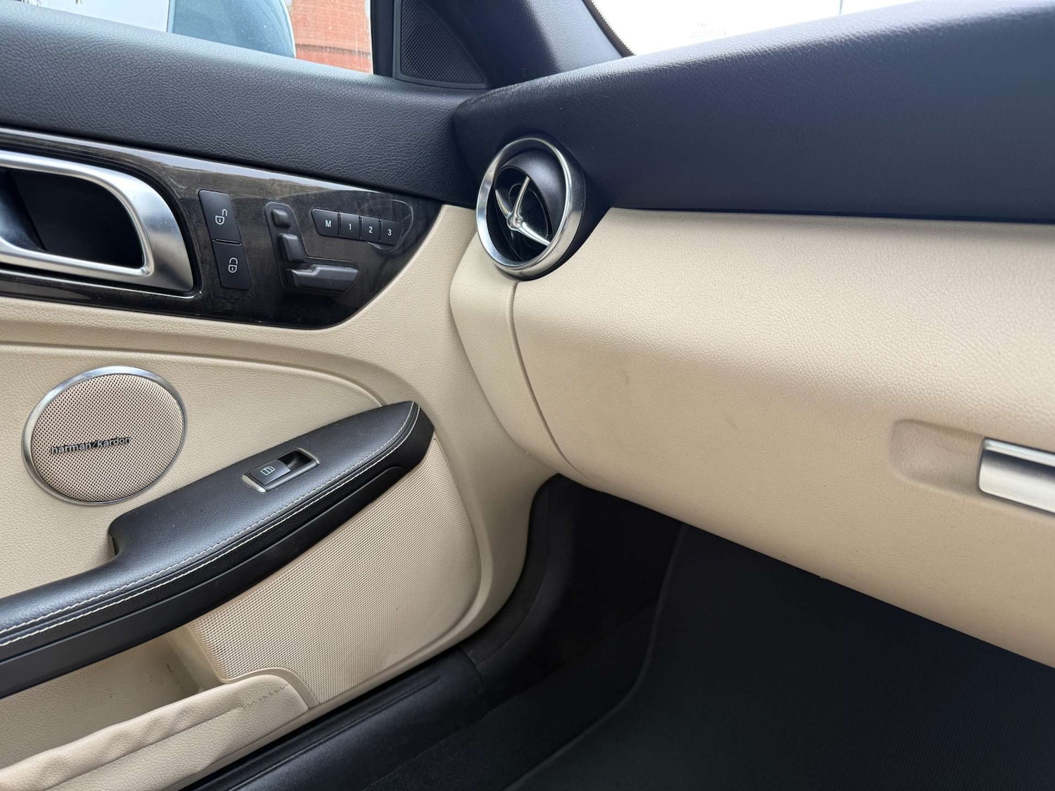 Used Mercedes-Benz SLK 2012 for sale - 76144432: Photo 16