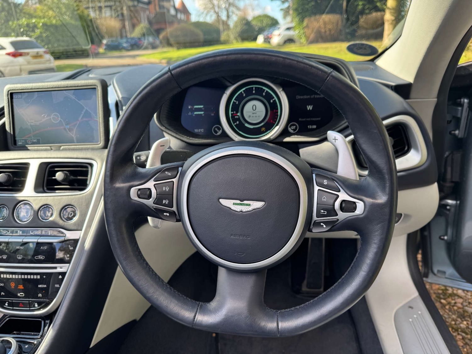 Used Aston Martin DB11 2018 for sale - 76601260: Photo 14