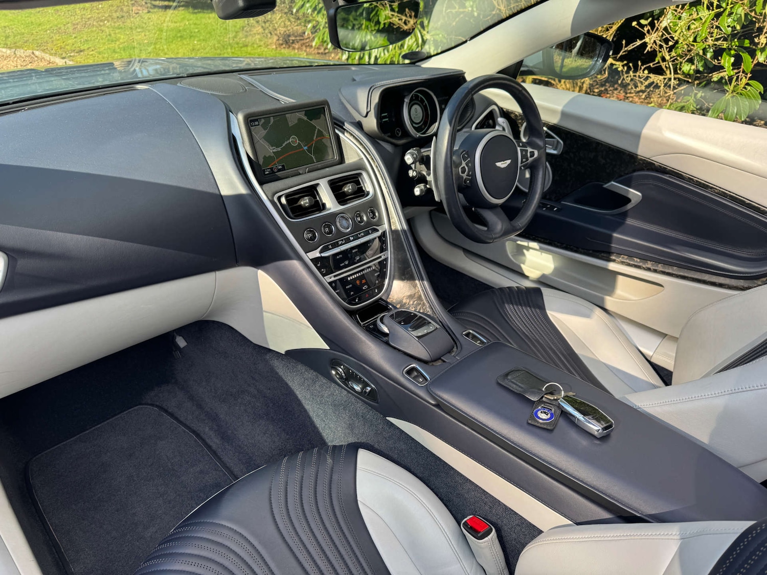 Used Aston Martin DB11 2018 for sale - 76601260: Photo 15