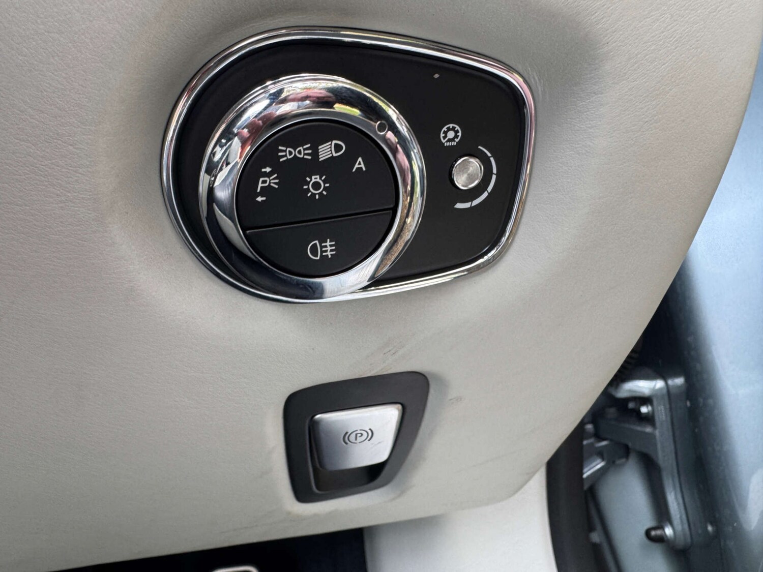 Used Aston Martin DB11 2018 for sale - 76601260: Photo 25