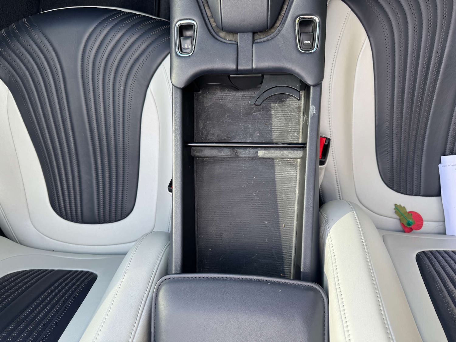 Used Aston Martin DB11 2018 for sale - 76601260: Photo 29