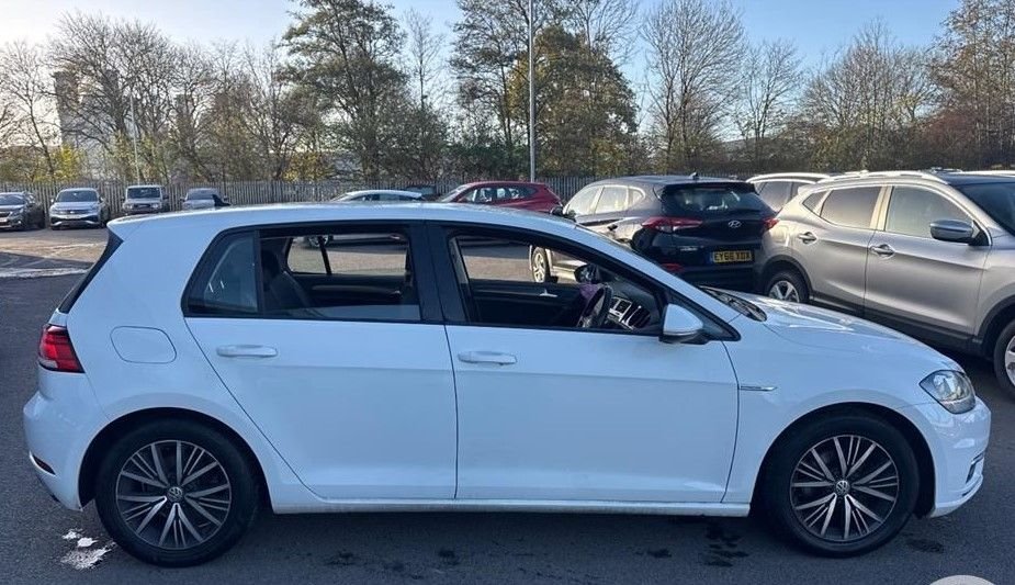 Used Volkswagen Golf 2018 for sale - 76632327: Photo 2