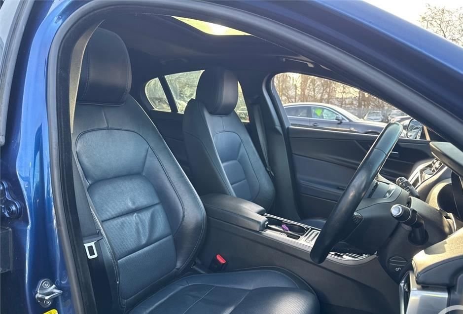 Used Jaguar XE 2016 for sale - 77153639: Photo 5