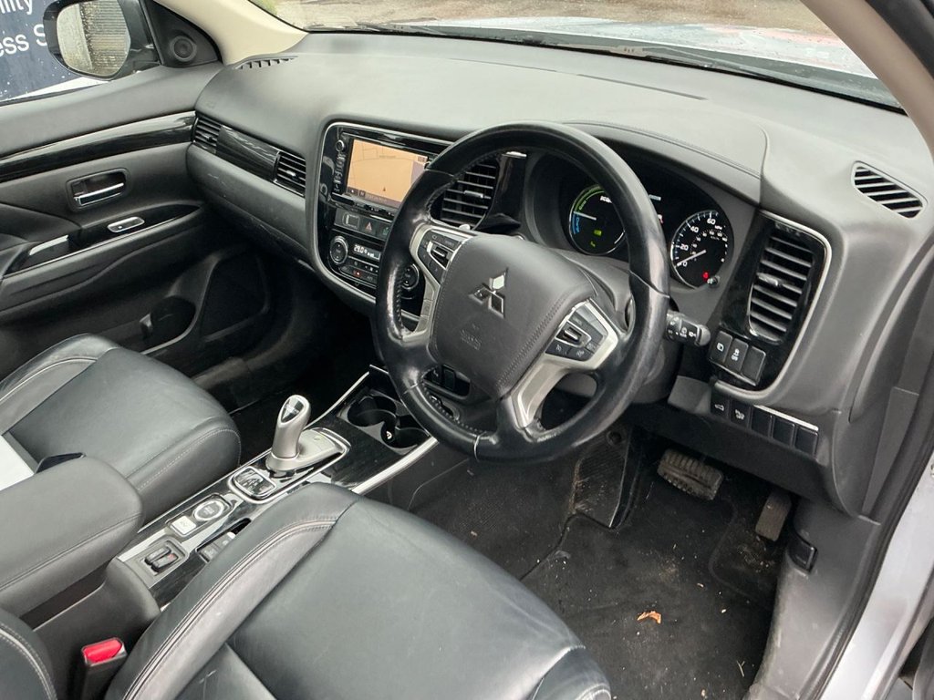 Used Mitsubishi Outlander 2017 for sale - 76632604: Photo 4