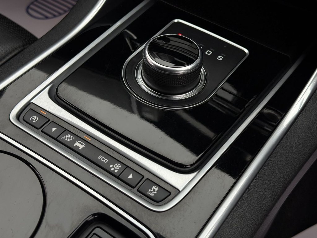 Used Jaguar XE 2017 for sale - 77990722: Photo 33