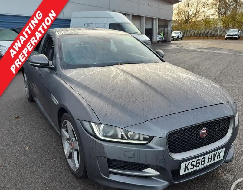 Used Jaguar XE 2018 for sale - 76582644: Photo 1