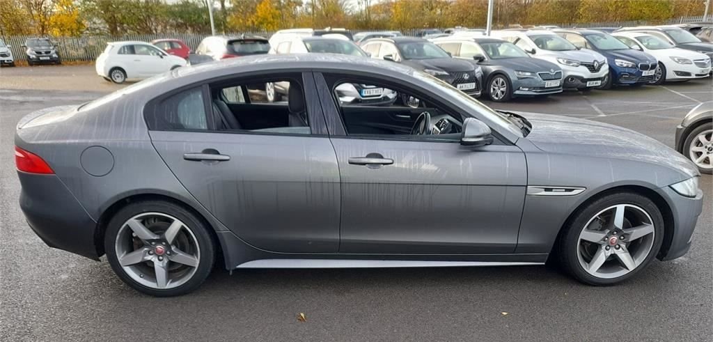 Used Jaguar XE 2018 for sale - 76582644: Photo 2