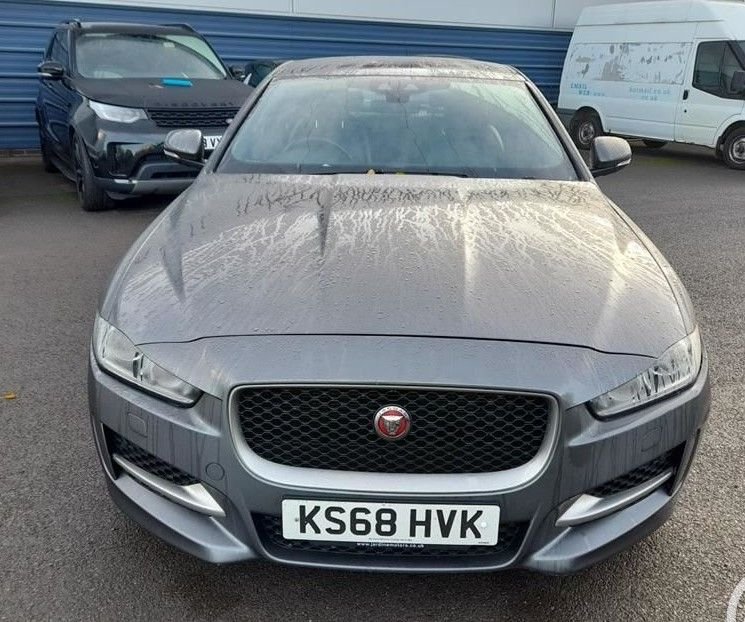 Used Jaguar XE 2018 for sale - 76582644: Photo 4