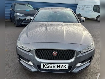 Used Jaguar XE 2018 for sale - 76582644: Photo