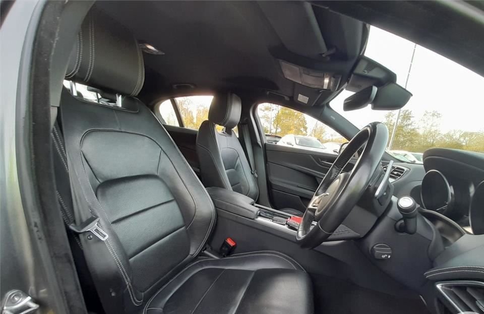 Used Jaguar XE 2018 for sale - 76582644: Photo 5