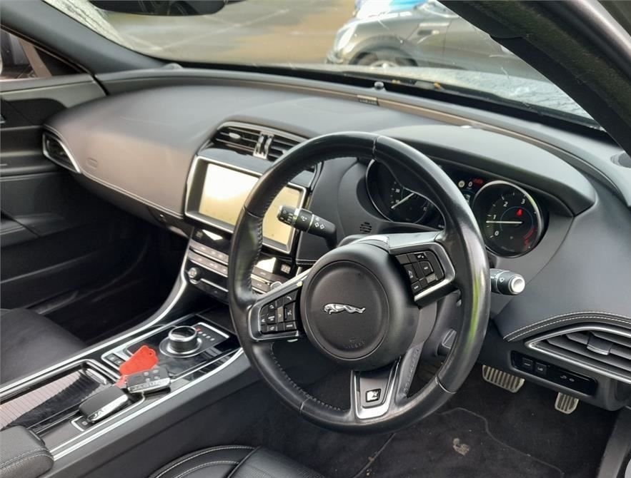 Used Jaguar XE 2018 for sale - 76582644: Photo 6