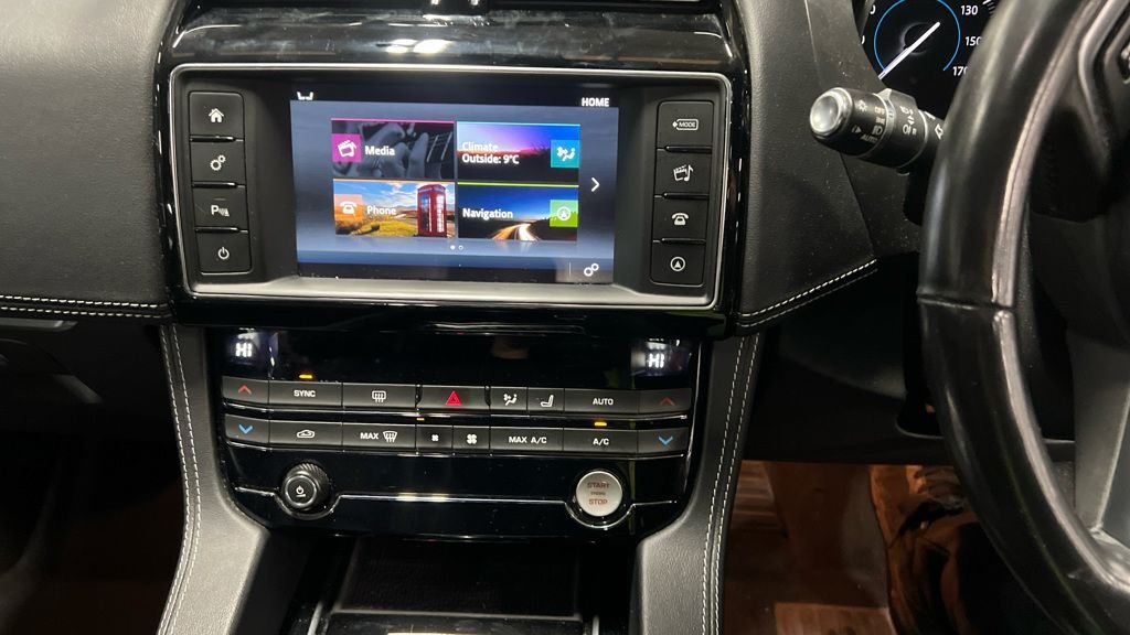 Used Jaguar F-Pace 2018 for sale - 76582633: Photo 11