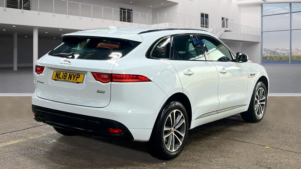 Used Jaguar F-Pace 2018 for sale - 76582633: Photo 4