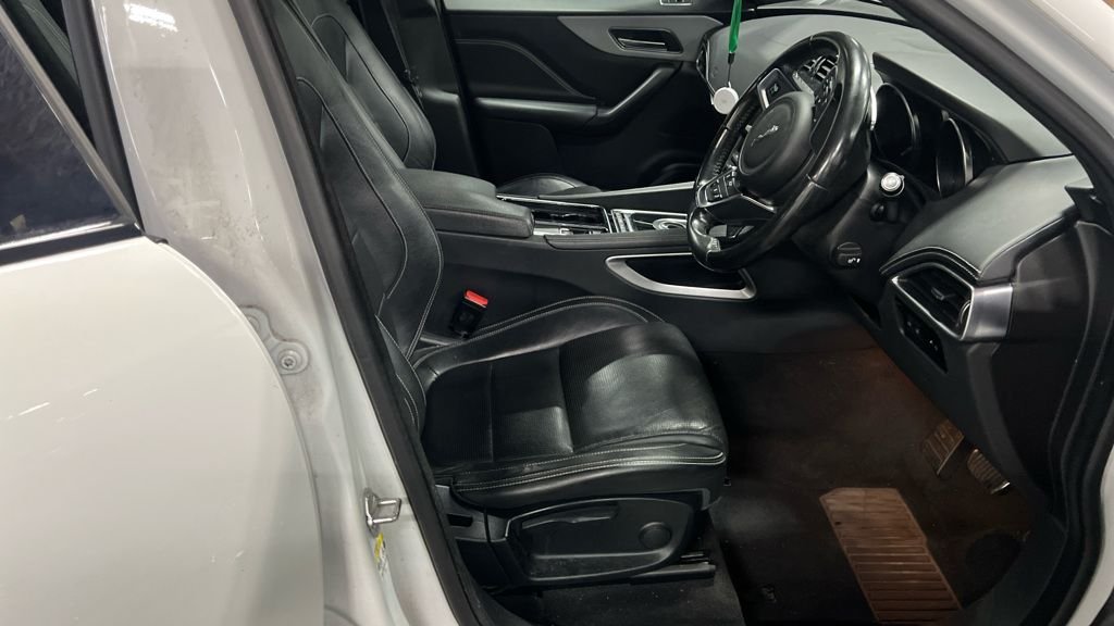 Used Jaguar F-Pace 2018 for sale - 76582633: Photo 9