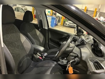 Used Peugeot 2008 2019 for sale - 77009651: Photo