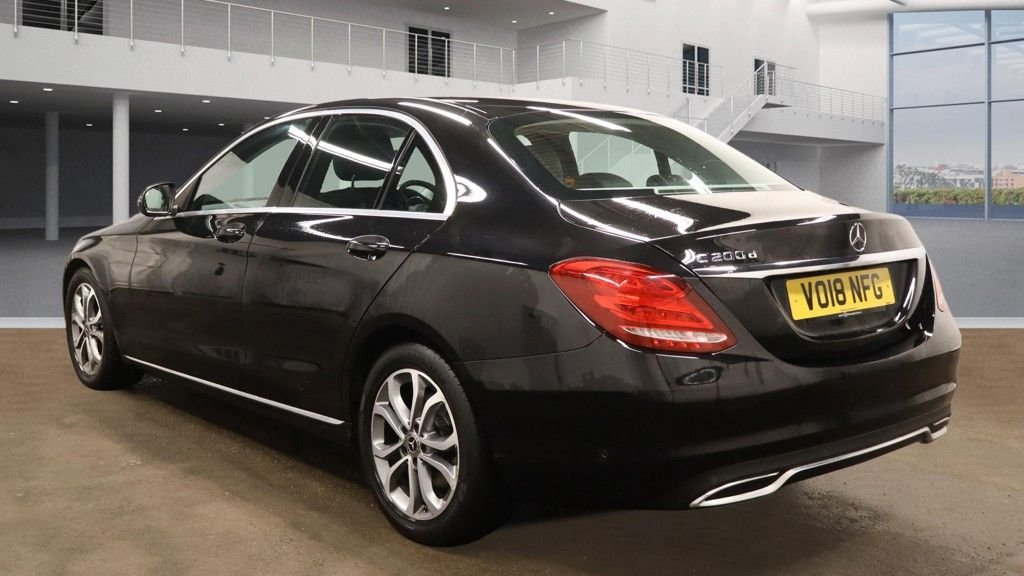 Used Mercedes-Benz C Class 2018 for sale - 77464064: Photo 3