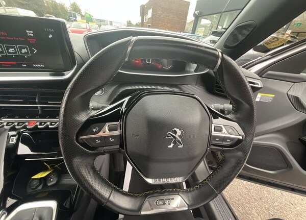 Used Peugeot 2008 2021 for sale - 76234360: Photo 10