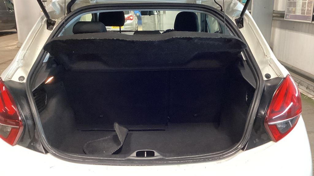 Used Peugeot 208 2017 for sale - 76703743: Photo 9