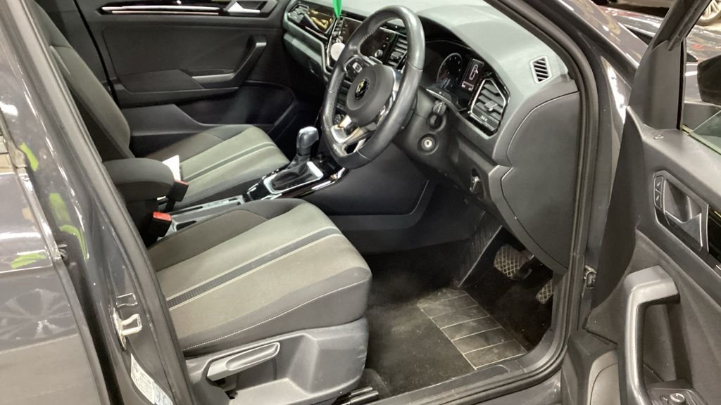 Used Volkswagen T-Roc 2021 for sale - 76546959: Photo 8