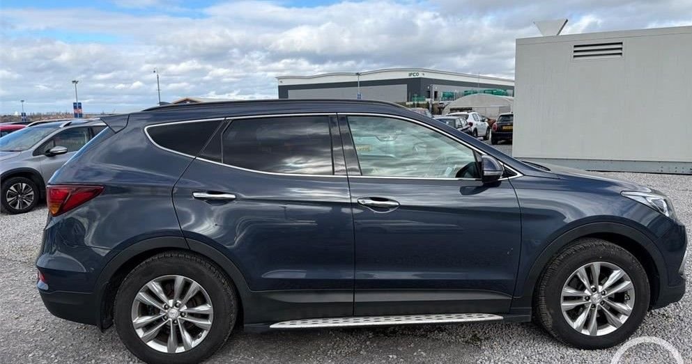 Used Hyundai Santa Fe 2017 for sale - 77891187: Photo 2
