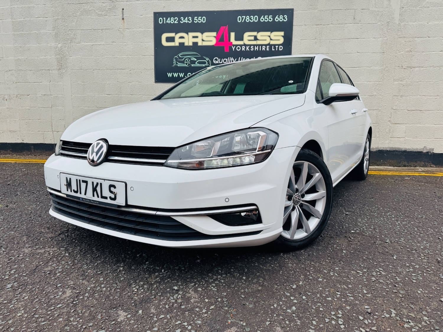 Used Volkswagen Golf 2017 for sale - 76114419: Photo 2