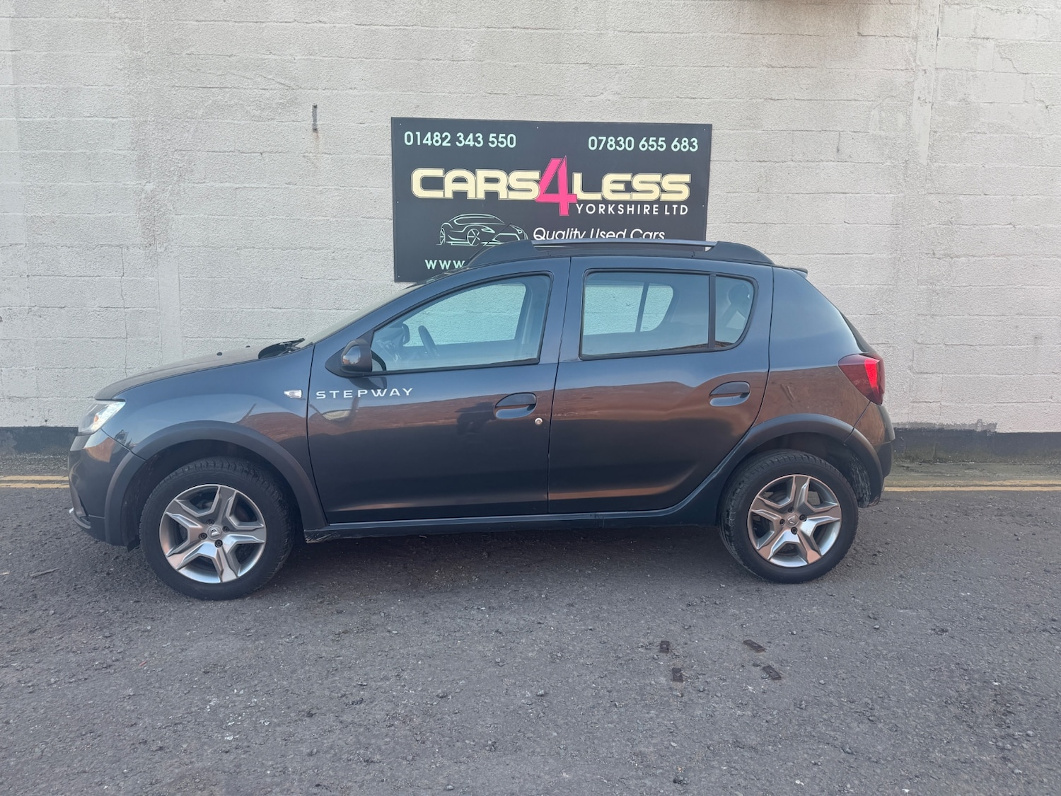 Used Dacia Sandero Stepway 2019 for sale - 77953696: Photo 2