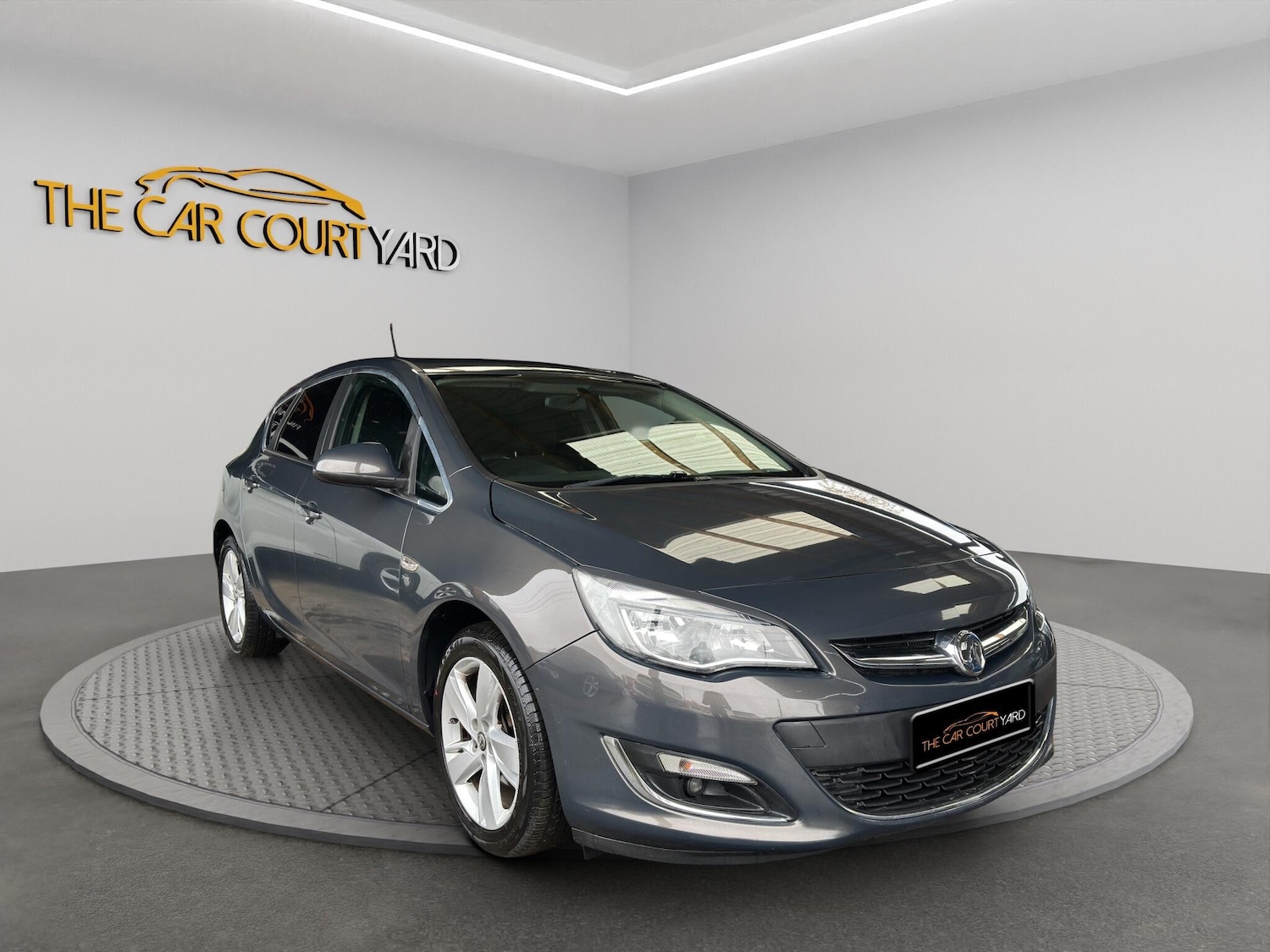 Used Vauxhall Astra 2015 for sale - 76666996: Photo 1
