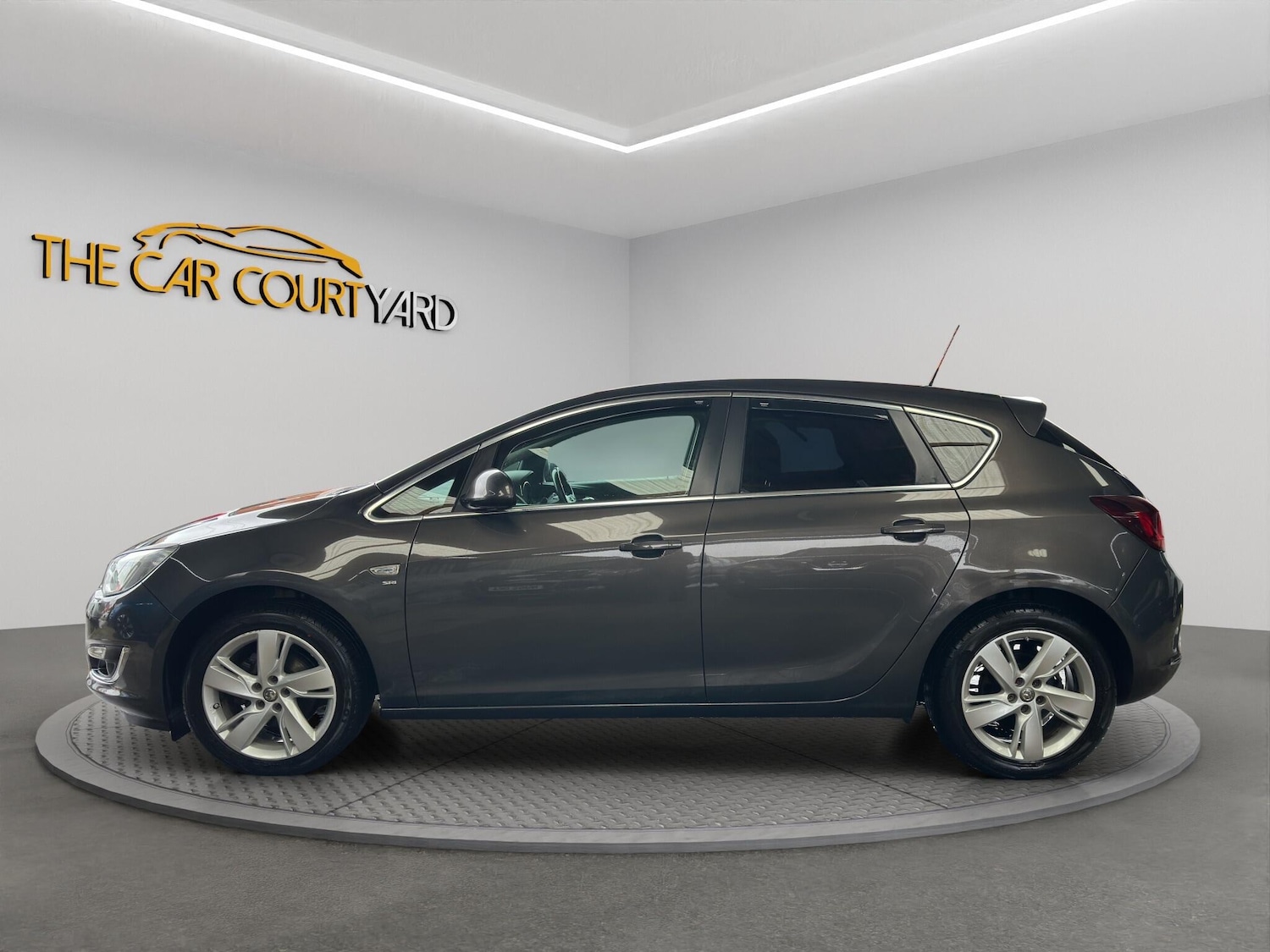 Used Vauxhall Astra 2015 for sale - 76666996: Photo 4