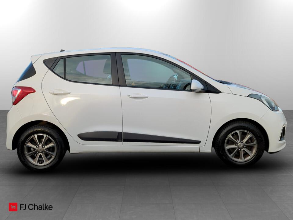 Used Hyundai i10 2014 for sale - 77103611: Photo 2