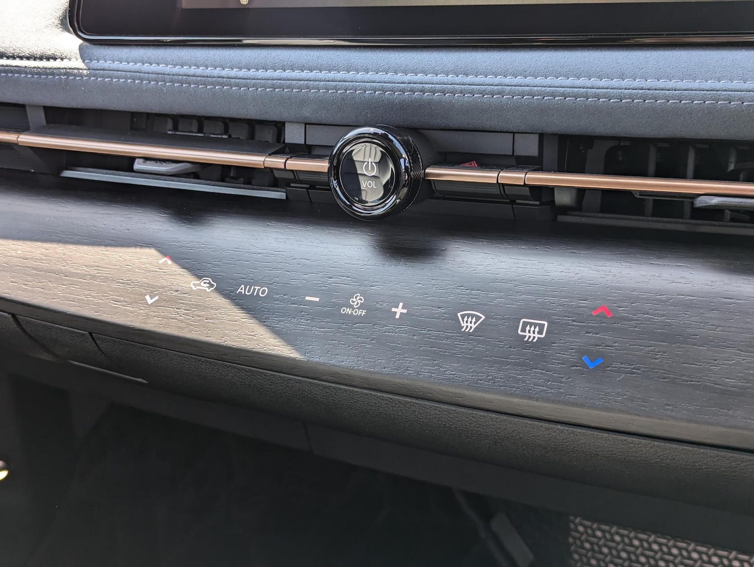 Used Nissan ARIYA 2025 for sale - 76538610: Photo 18