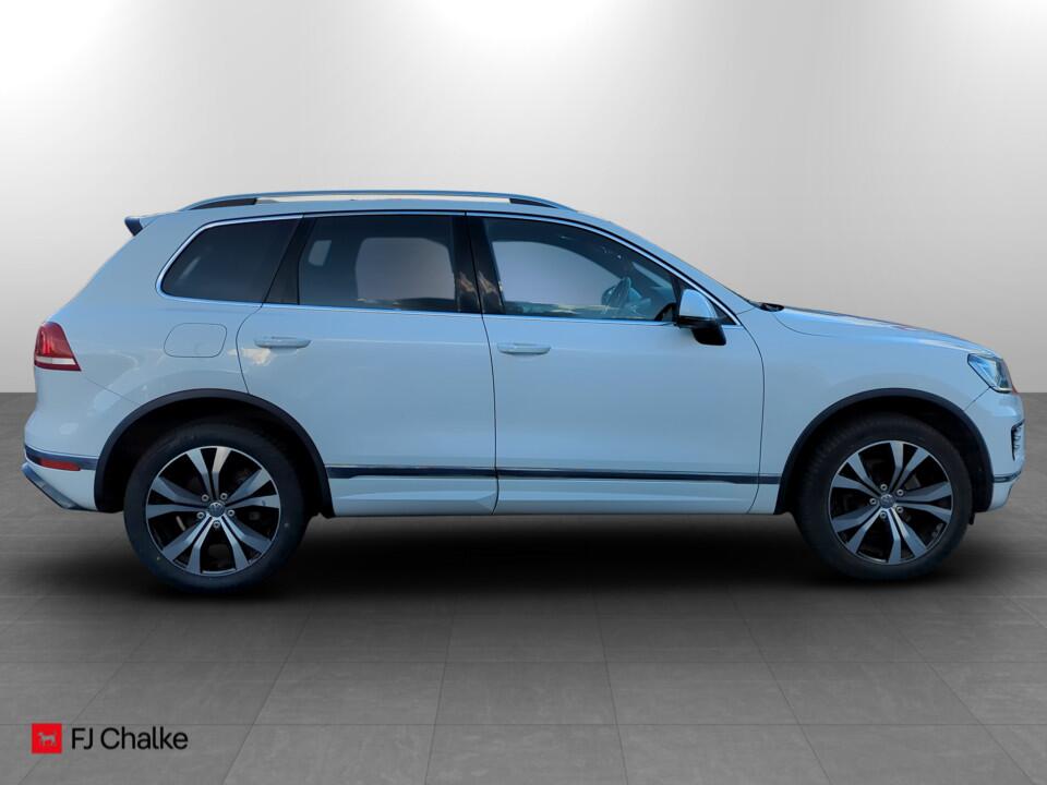Used Volkswagen Touareg 2016 for sale - 76781572: Photo 2