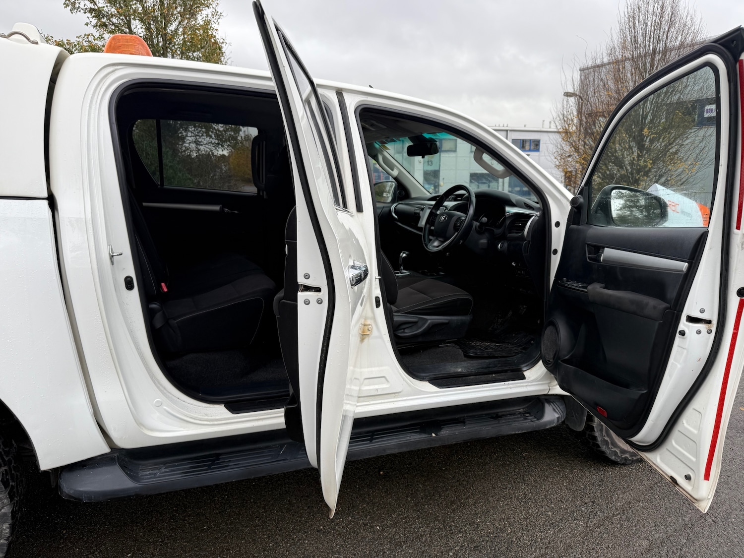 Used Toyota Hilux 2018 for sale - 76534089: Photo 9