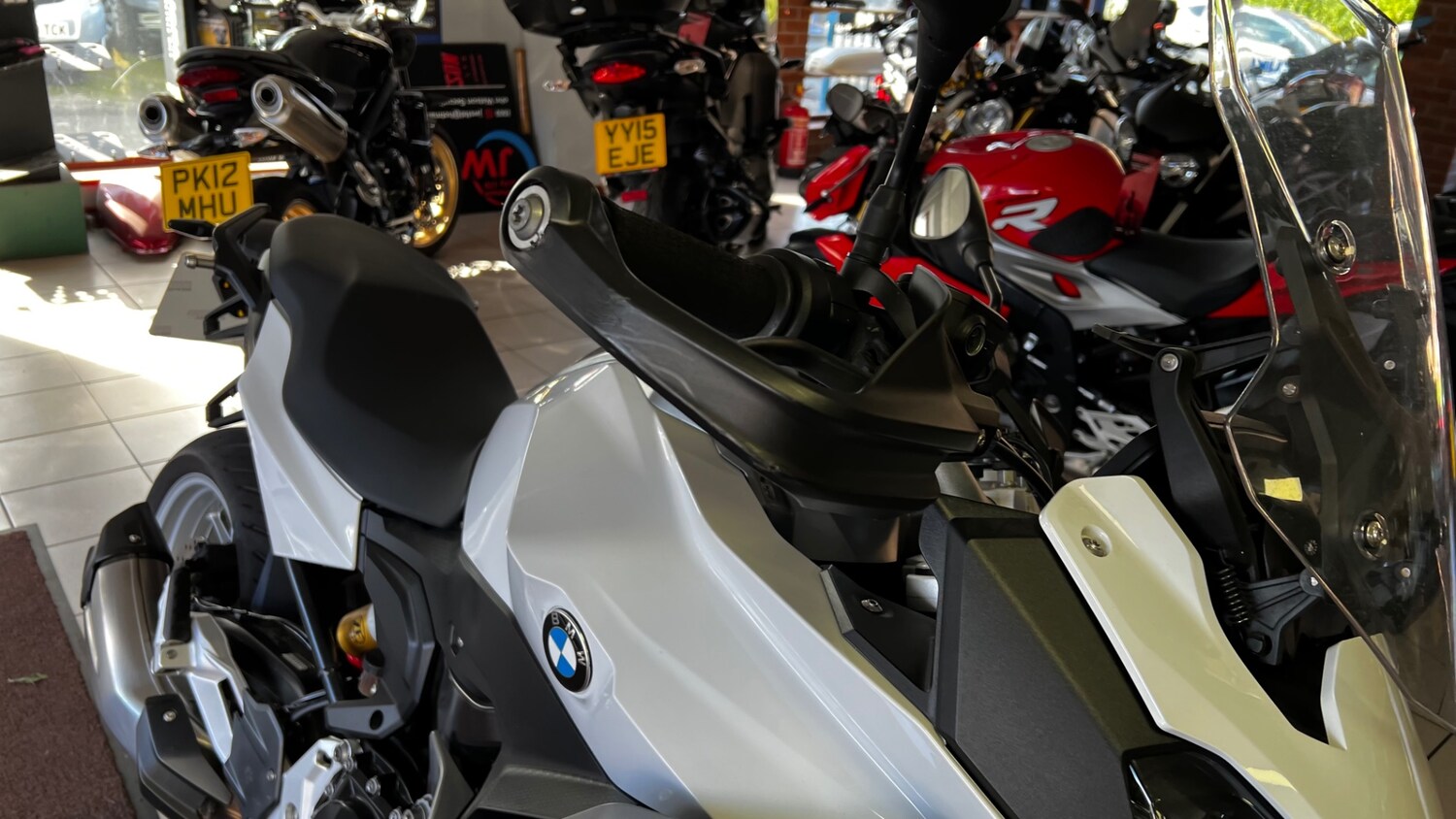 BMW F900