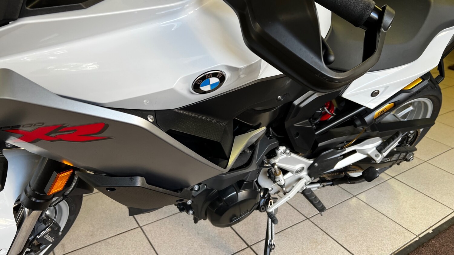 BMW F900
