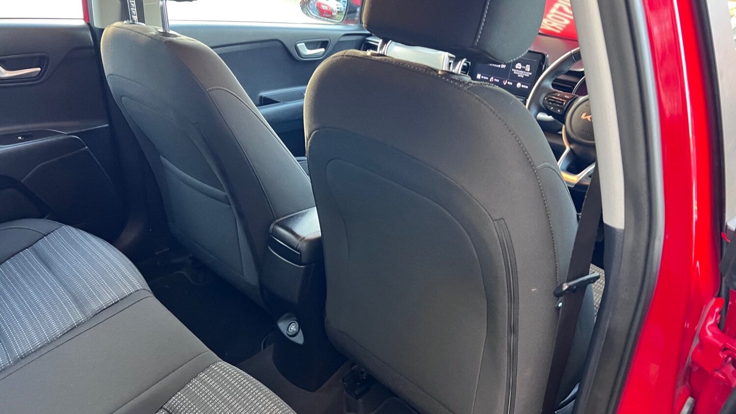 Used Kia Stonic 2021 for sale - 76602711: Photo 63